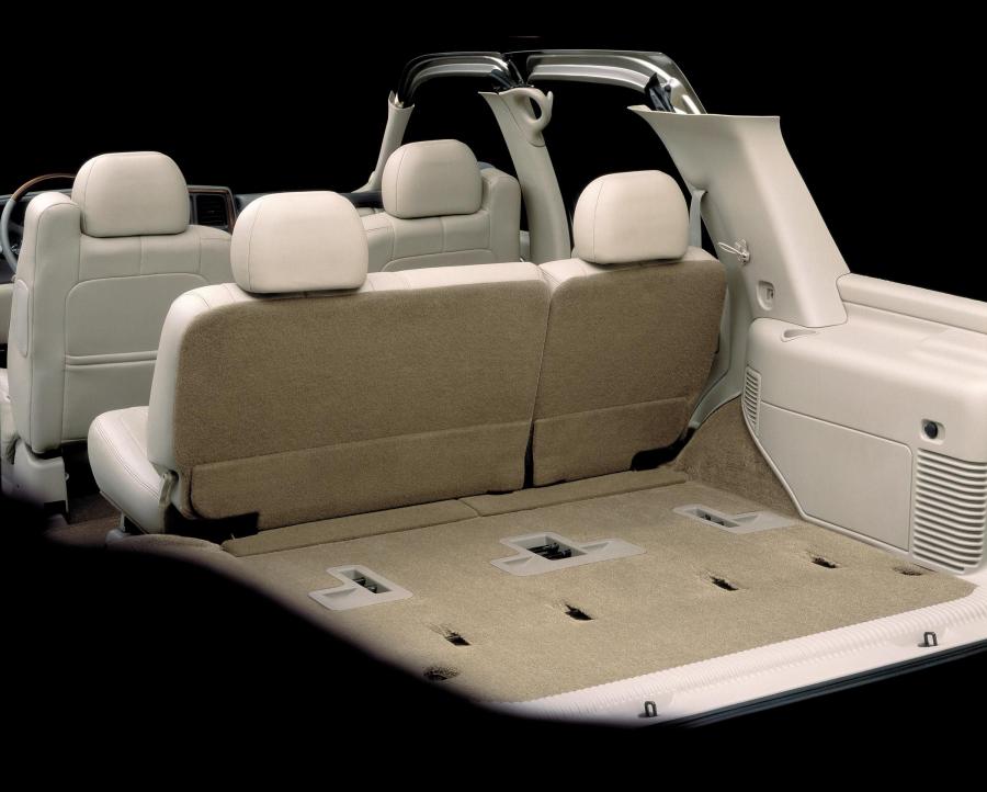  Cadillac Escalade 2002 года  (фото 32 из 47)